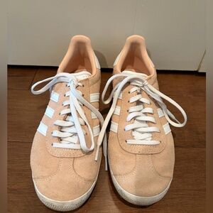 Adidas Gazelle (peach suede)